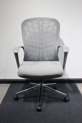 Black Casters Office Swivel Chair 11kg Ergonomic Design Adjustable Height Comfortable Seat Suitable for Conference Rooms